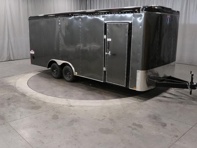 Remolque cerrado para el transporte de coches