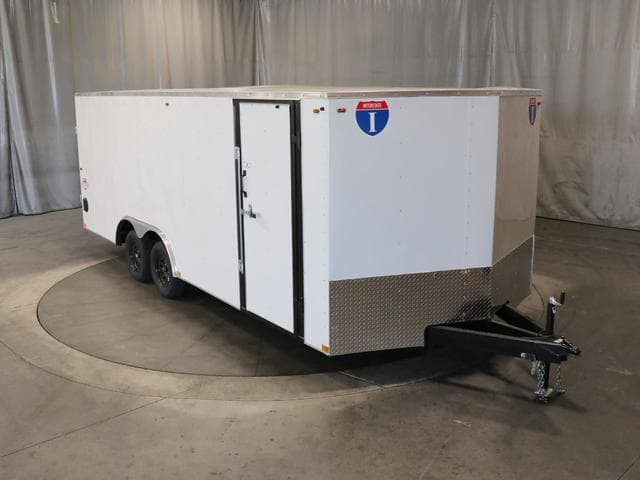 Remolque cerrado para el transporte de coches