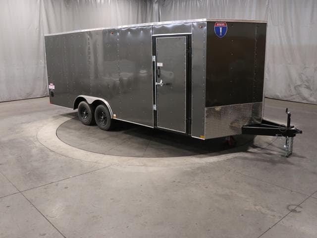 Remolque cerrado para el transporte de coches