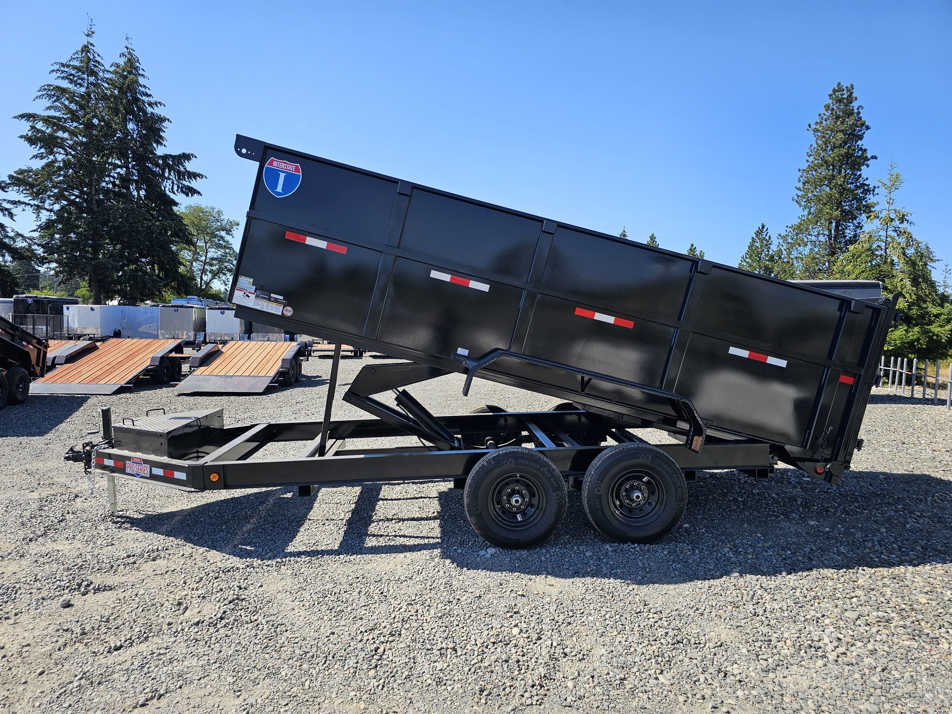 Interstate scissor lift dump trailer